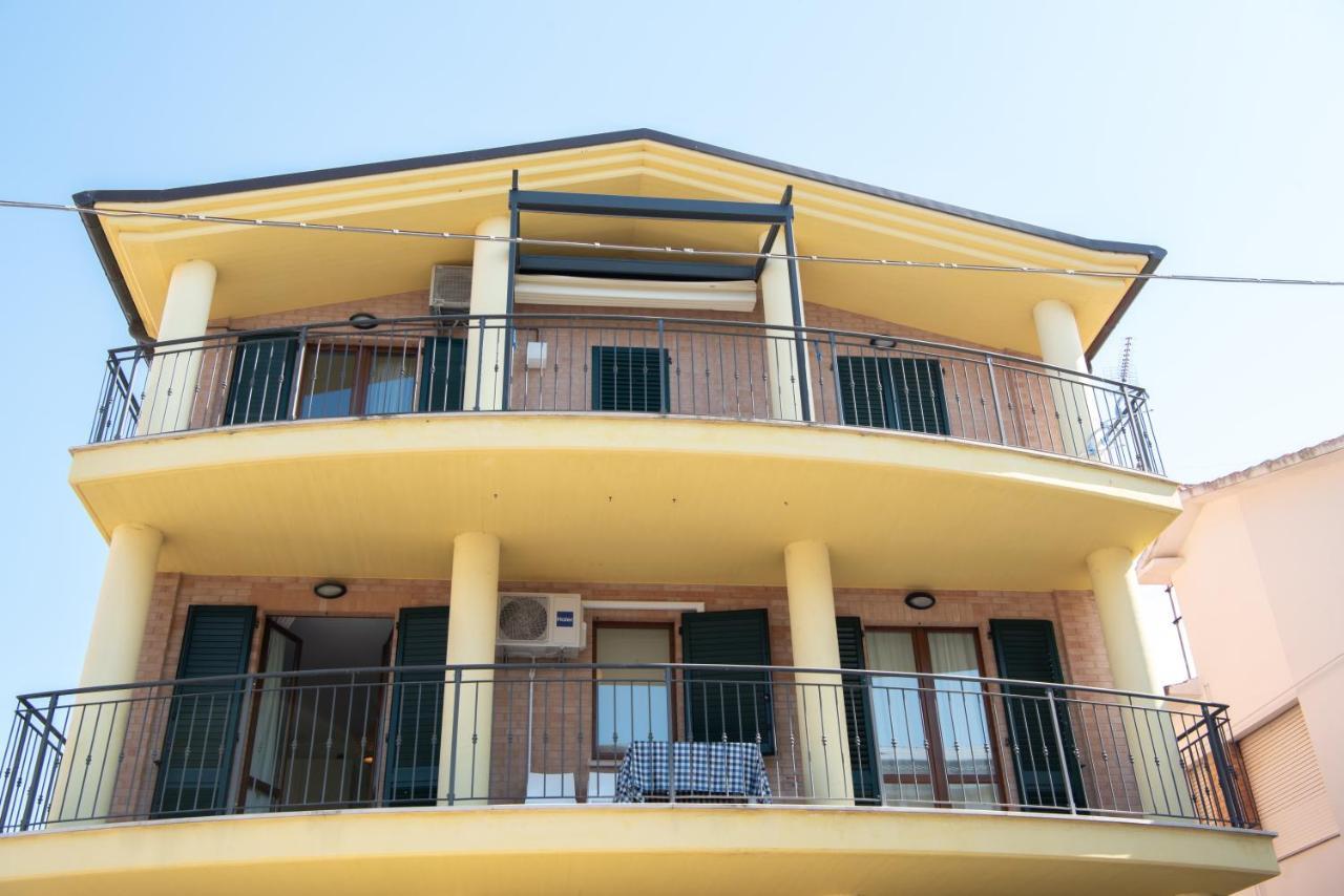 La Perla Blu Apartamento Porto SantʼElpidio Exterior foto